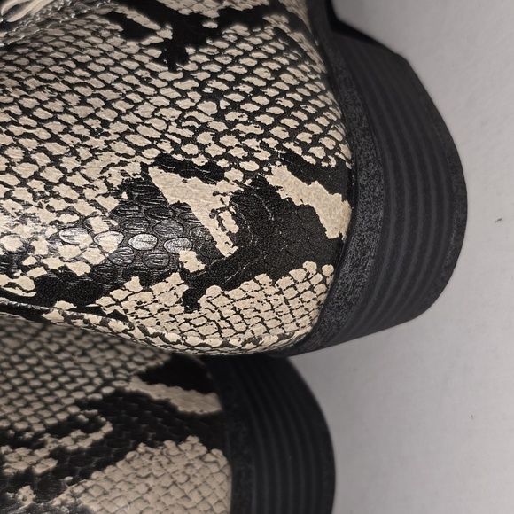 Arizona Jean Co. Galen Ankle Booties Memory Foam Snake Animal Print Size 9.5 - Picture 15 of 16